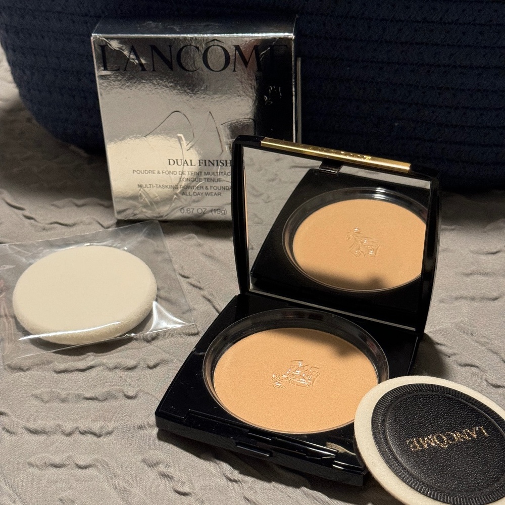Lancôme dual finish multi-tasking powder & foundation in one all day wear